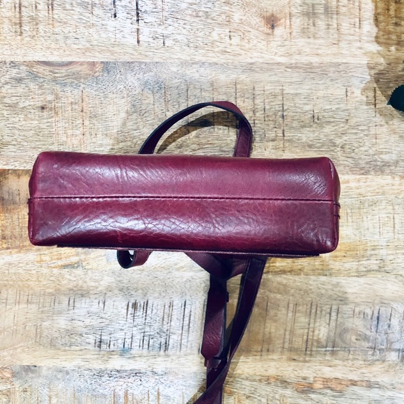 Never used. Sold out color. Madewell sm transport Crossbody Sold out - Picture 3 of 4